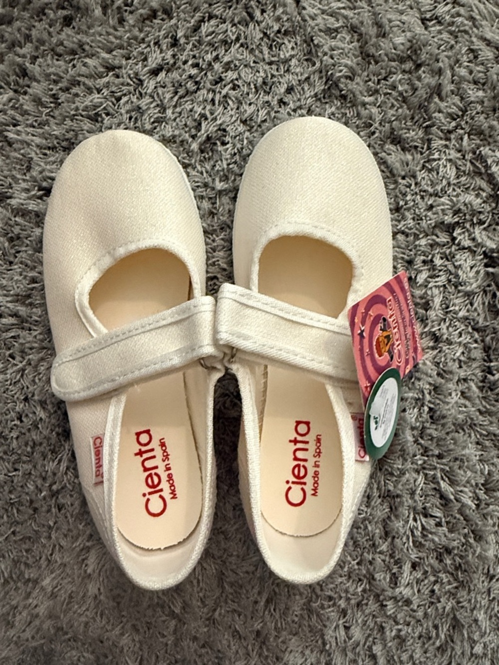 Cienta Cream Canvas Mary Jane Shoes for Kids with Velcro